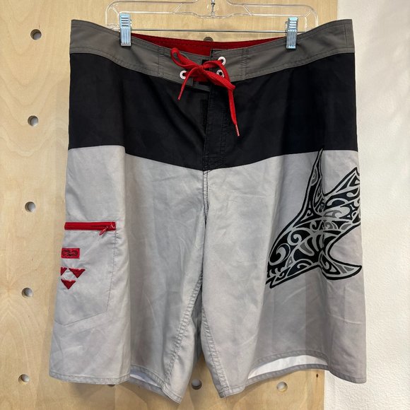 Crazy Shirts Hawaiian Boardshorts Tribal Fish Swim Bottoms Shorts Size 36 - Picture 1 of 5